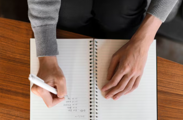 절약일기 쓰는 모습 